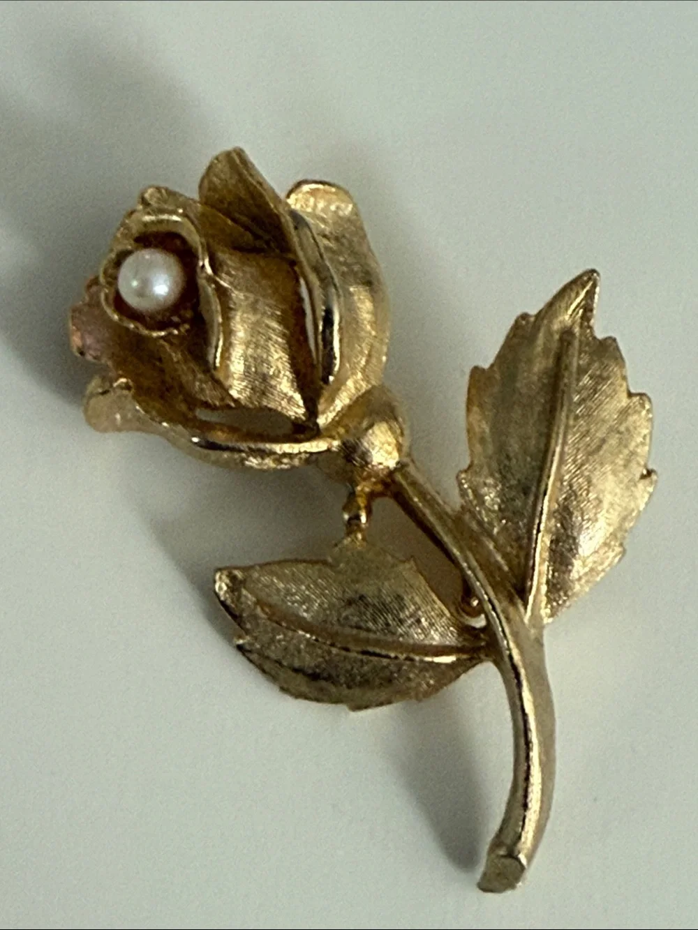 Vintage Gold-Tone Rose Brooch with Pearl Accent - Women Jewelry pin Classic